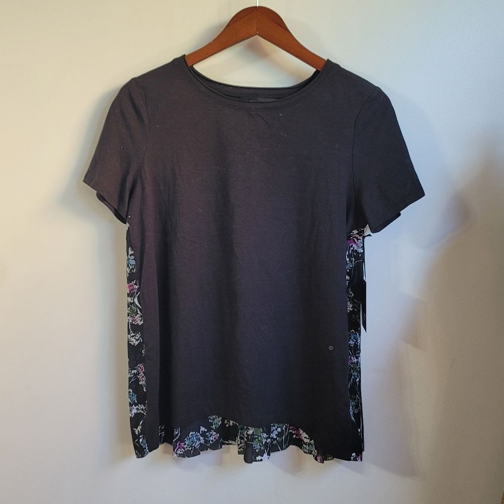 New Simply Vera Black Floral Top Size Small